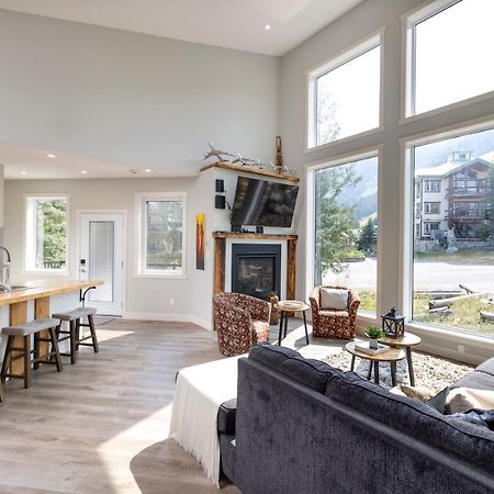 Ski In Ski Out With Huge Game Room And Hot Tub 페르니 외부 사진