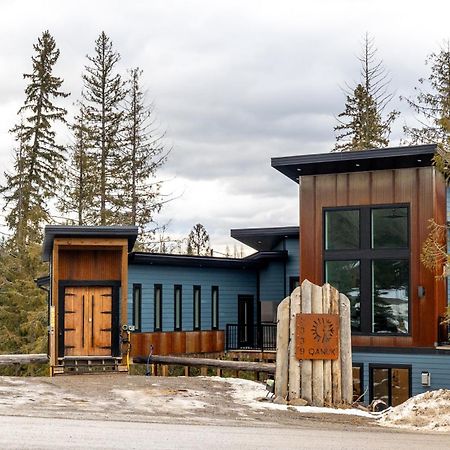 Ski In Ski Out With Huge Game Room And Hot Tub 페르니 외부 사진