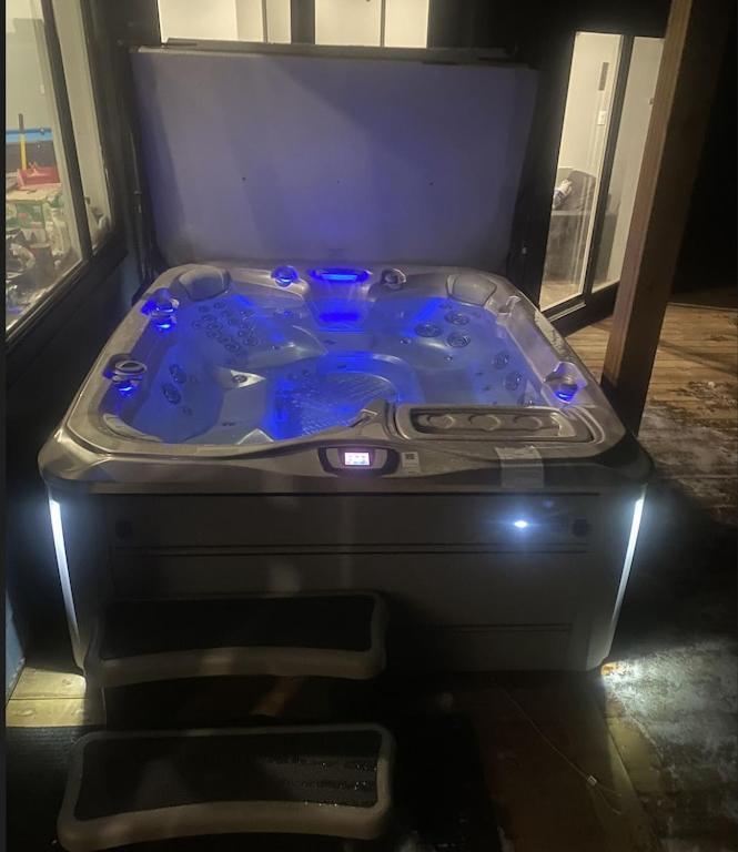 Ski In Ski Out With Huge Game Room And Hot Tub 페르니 외부 사진