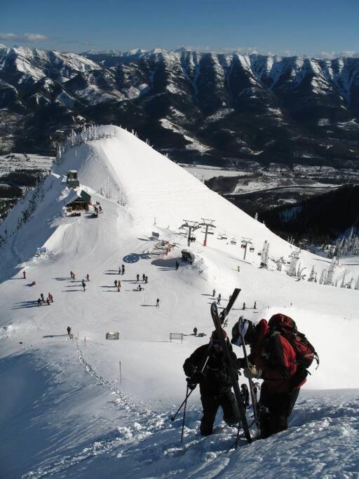 Ski In Ski Out With Huge Game Room And Hot Tub 페르니 외부 사진