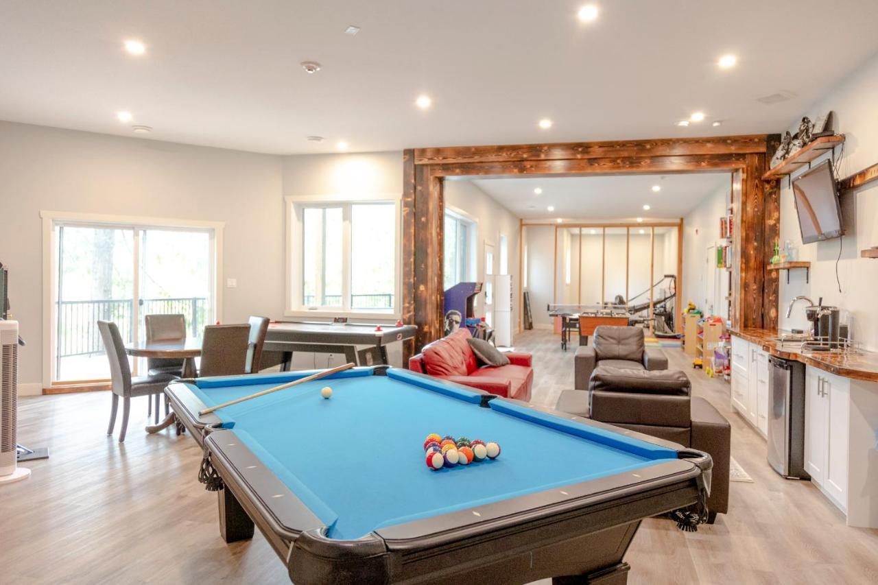 Ski In Ski Out With Huge Game Room And Hot Tub 페르니 외부 사진