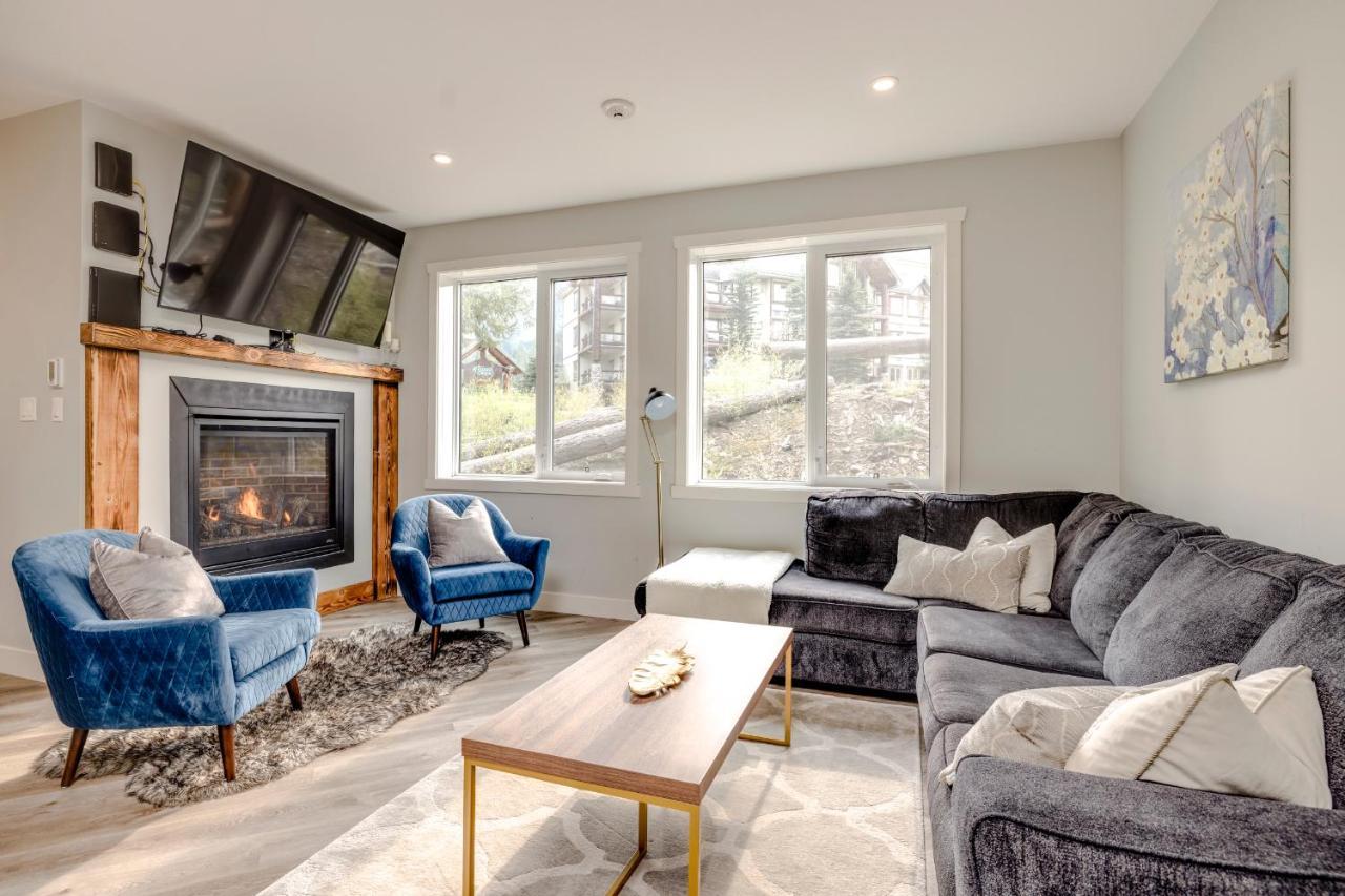Ski In Ski Out With Huge Game Room And Hot Tub 페르니 외부 사진