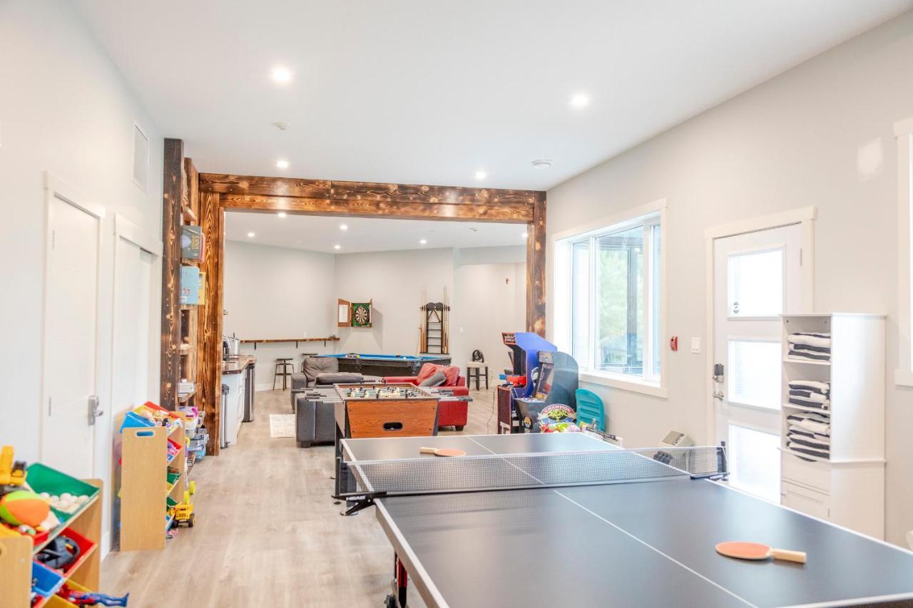 Ski In Ski Out With Huge Game Room And Hot Tub 페르니 외부 사진