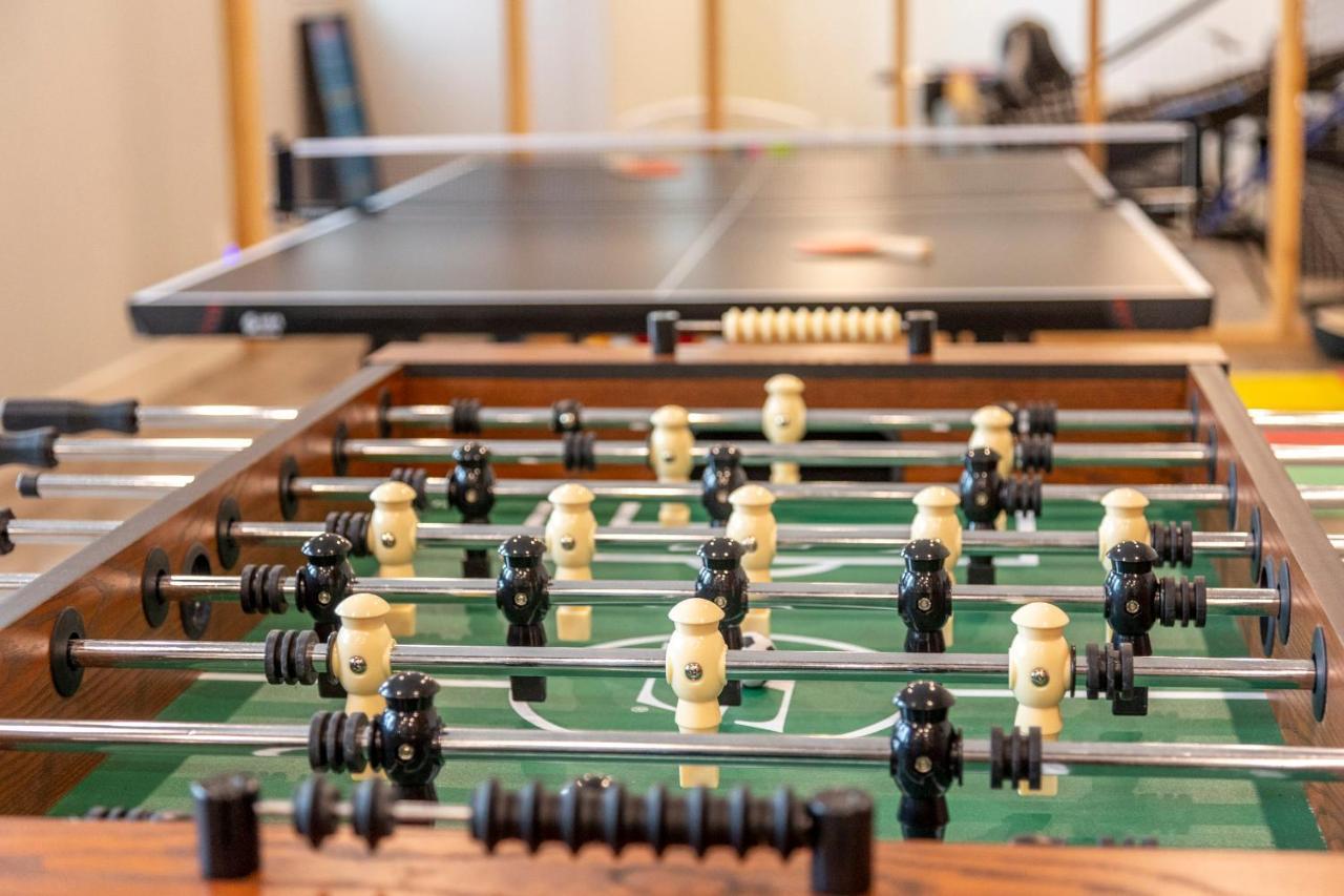 Ski In Ski Out With Huge Game Room And Hot Tub 페르니 외부 사진