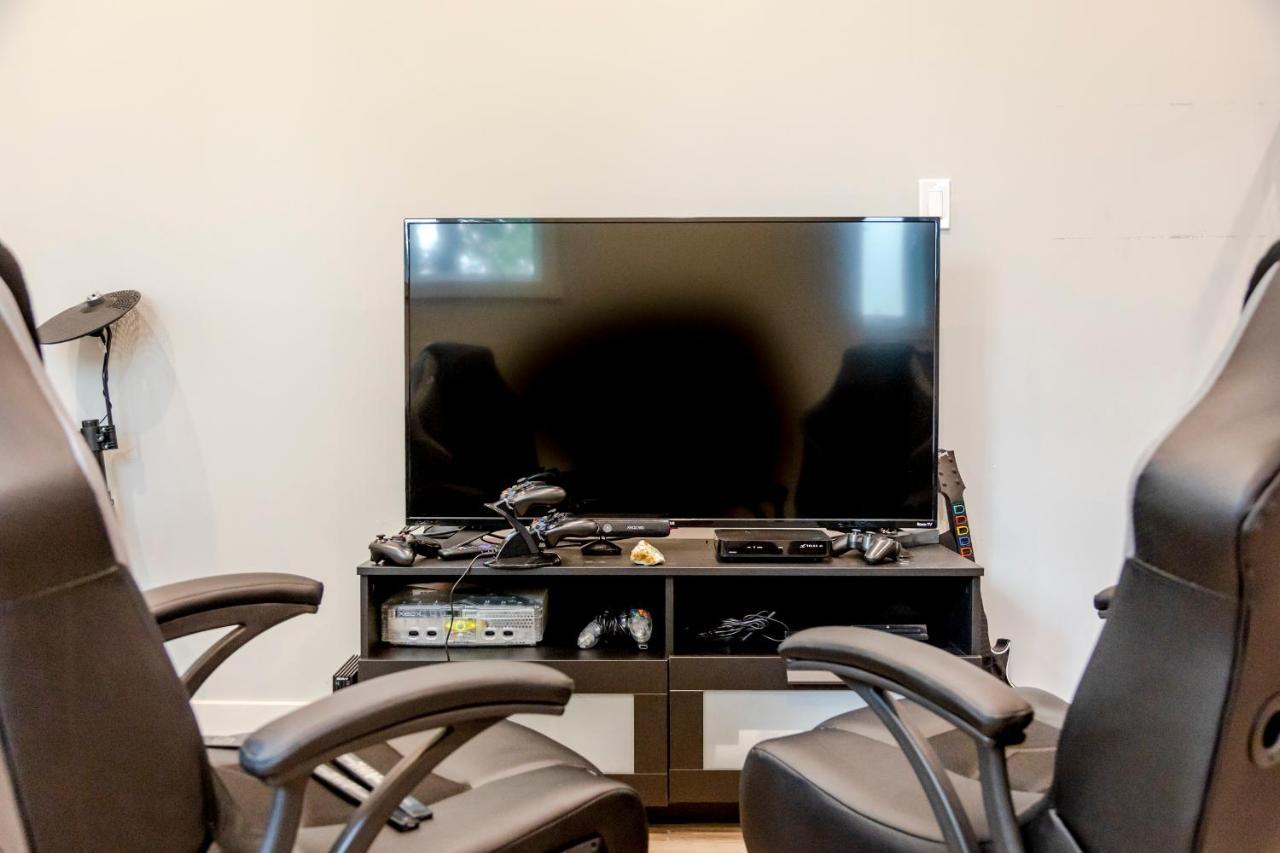 Ski In Ski Out With Huge Game Room And Hot Tub 페르니 외부 사진