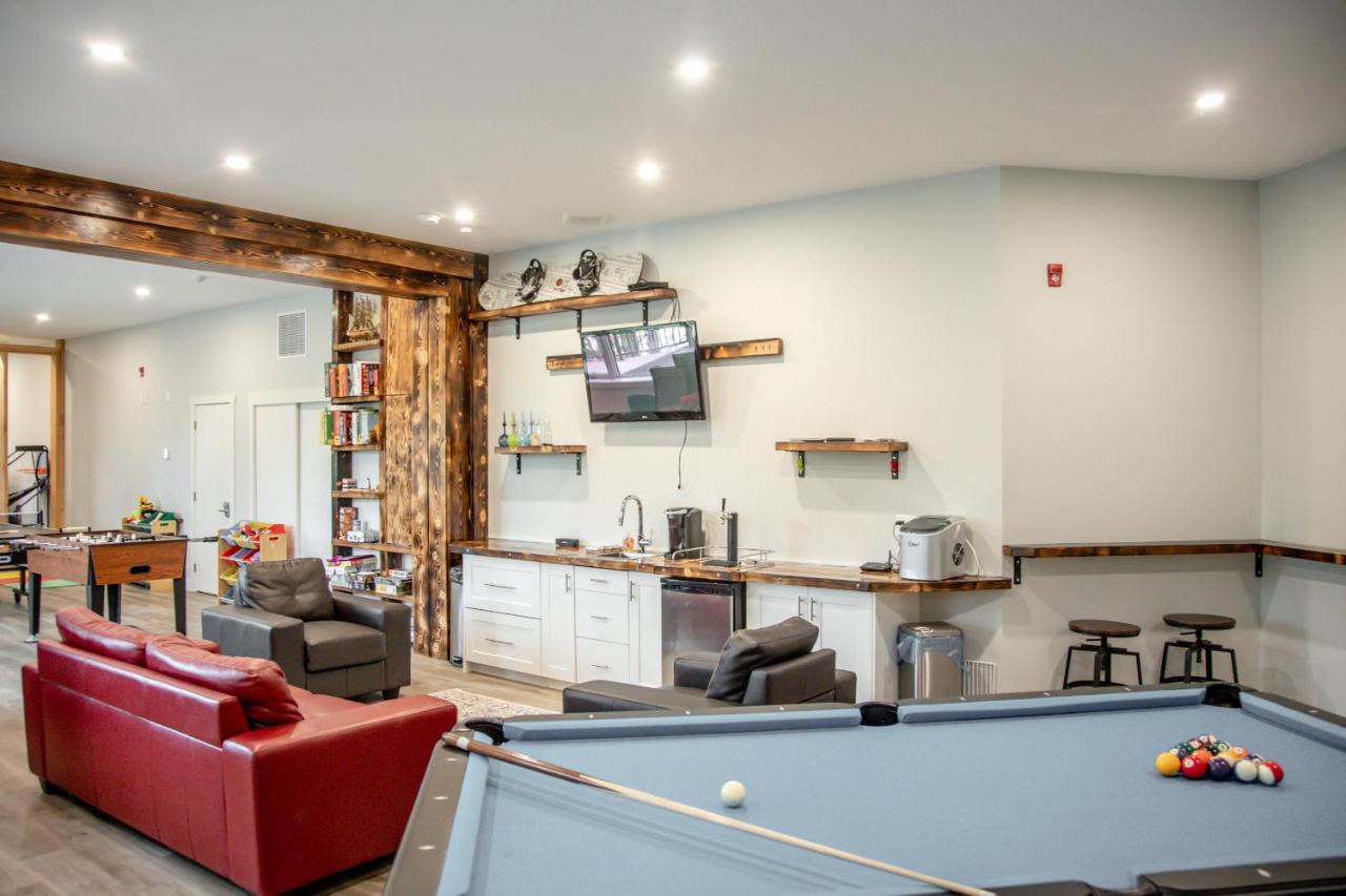 Ski In Ski Out With Huge Game Room And Hot Tub 페르니 외부 사진