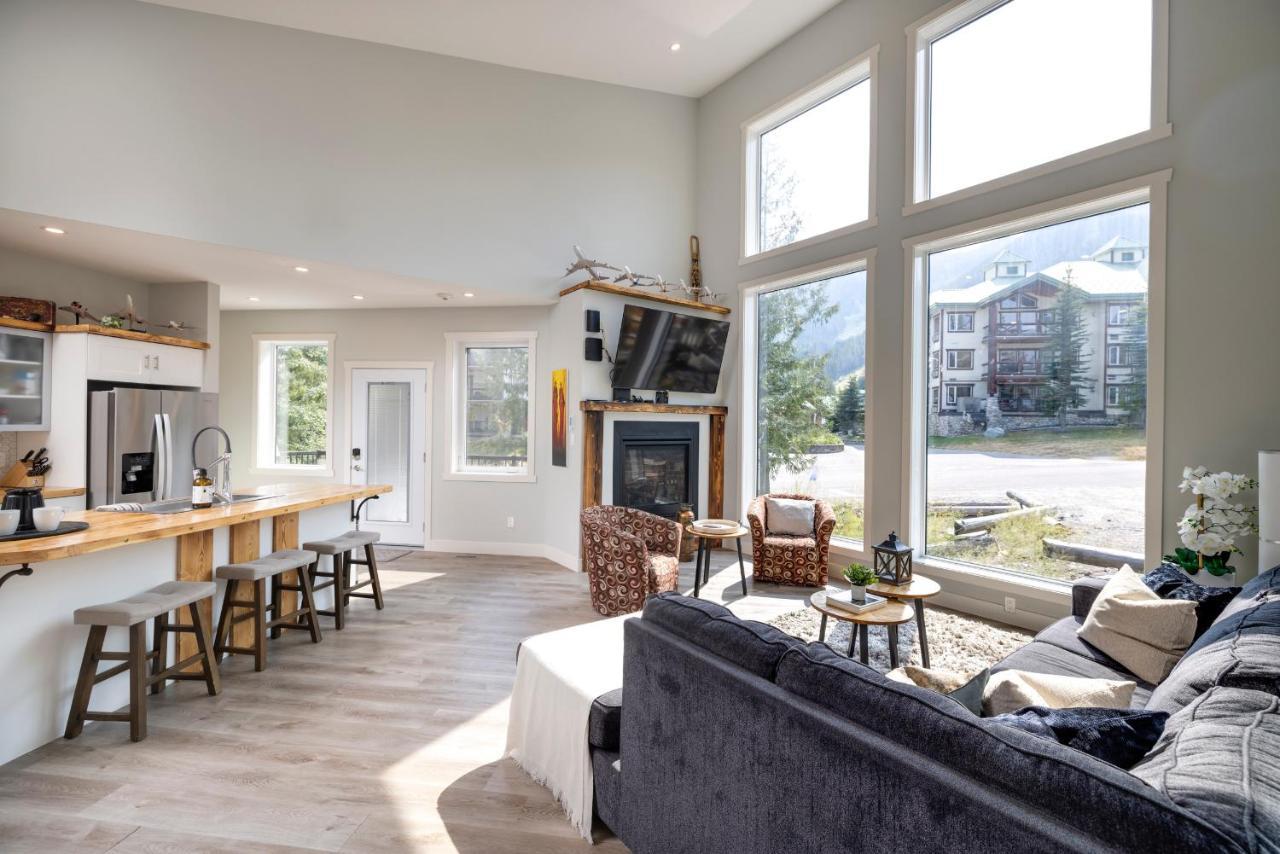 Ski In Ski Out With Huge Game Room And Hot Tub 페르니 외부 사진